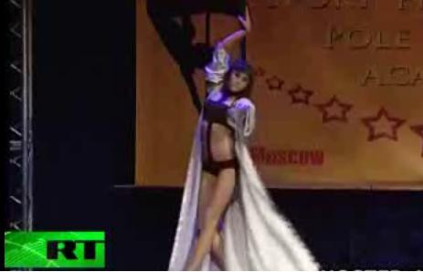 A facut striptease pana s-a rupt bara! Vezi VIDEO!