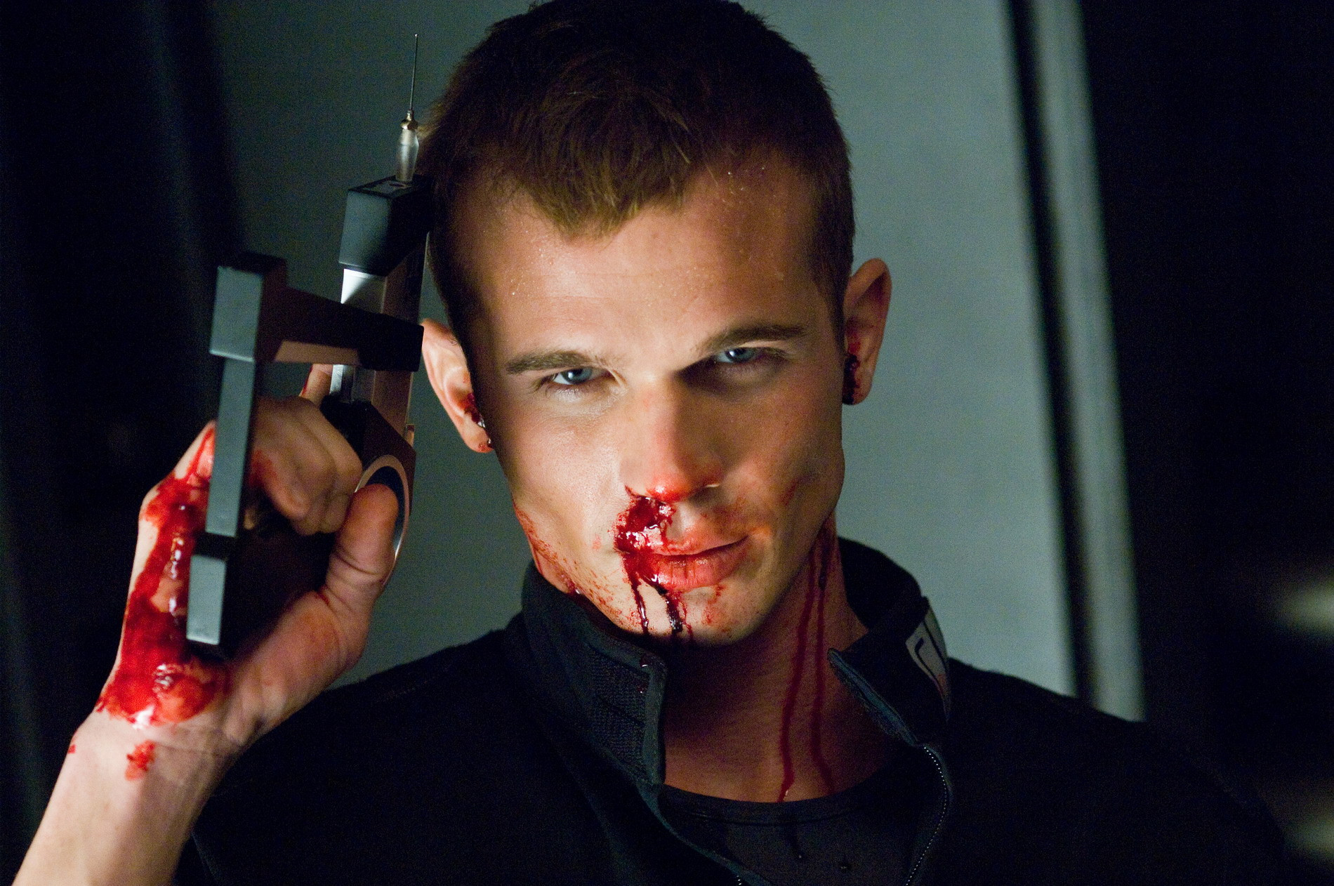 Vampirul feroce din 'Amurg" devine caporalul groazei in PANDORUM