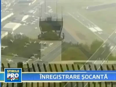 S-a ciocnit avionul cu elicopterul. Controlorul de trafic vorbea la telefon