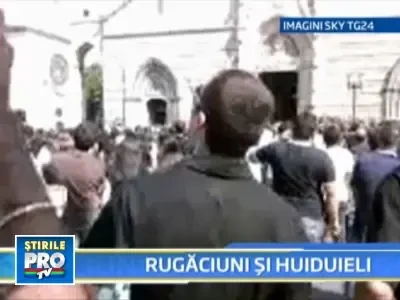 Silvio Berlusconi, huiduit la slujba in memoria romancei moarte in Sicilia!