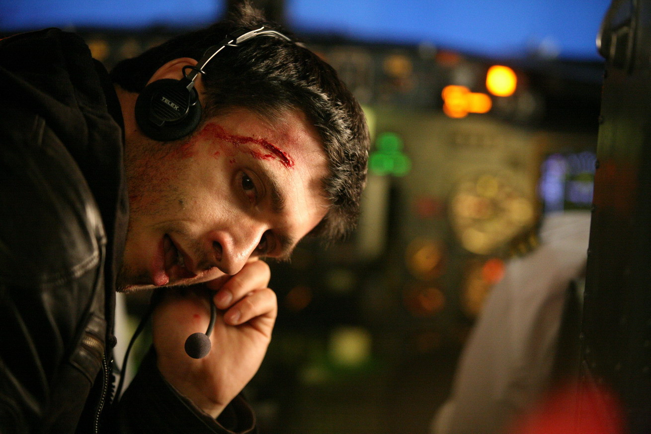 Florin Piersic Jr. luat la pumni de Dragos Bucur in avion! VEZI VIDEO