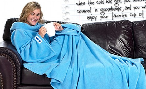 A venit frigul! Ce-ai zice de o patura cu guler si maneci?