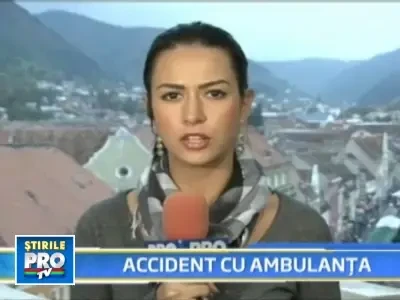 # Ambulanta cu rotile-n sus. Accident intr-o intersectie din Brasov