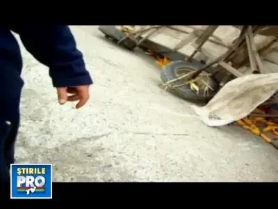 Momente dramatice! S-a trezit cu calul de 400 de kilograme peste el!