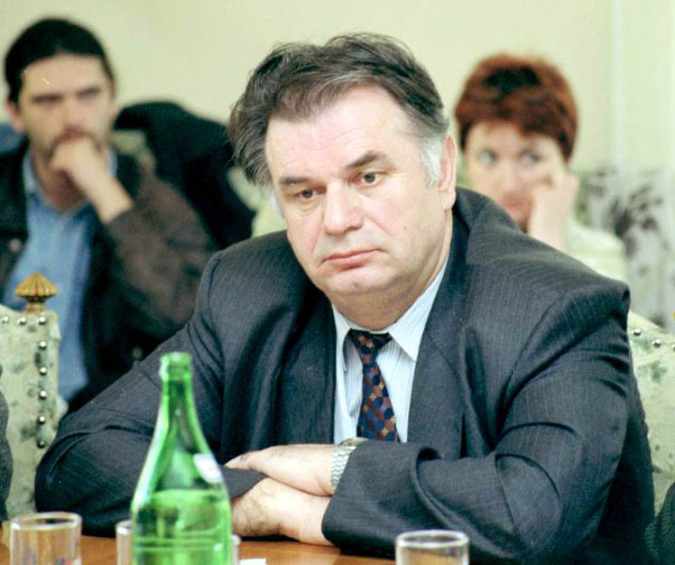 Tara fierbea, pesedistul Craciun petrecea in Bilbao! A lipsit la vot!