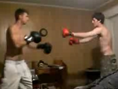 K.O. pe covor! Asta seara ne batem in sufragerie! VEZI VIDEO