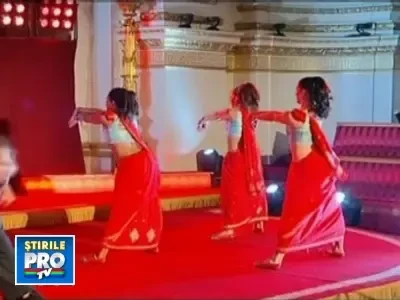 Cu buricul la vedere in fata reginei Marii Britanii!