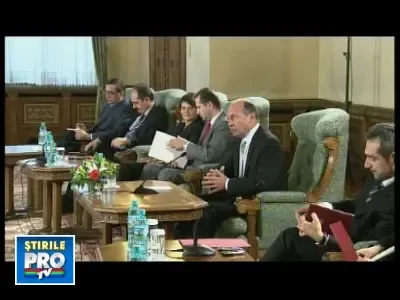 Johannis, nu! Traian Basescu vrea guvern politic
