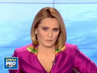 Stalpi de beton au cazut peste casele lor. Basculanta i-a agatat