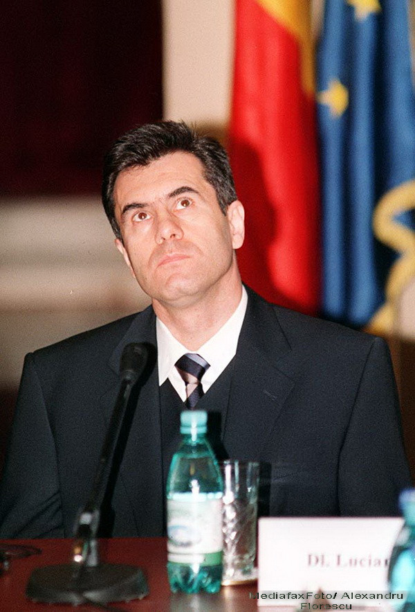 Lucian Croitoru, consilierul guvernatorului BNR, isi lanseaza doua volume la targul Bookfest