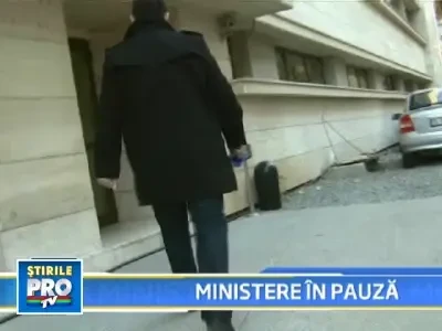 Sa muncim privind criza la televizor. Barfe si "bisericute" prin ministere