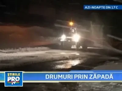 Viscol si ninsoare abundenta! Troienele au ajuns mai inalte ca o masina!