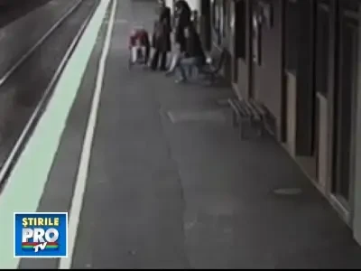 Bebe in carucior, a trecut metroul peste el!