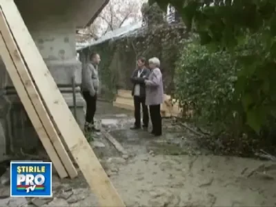 Santiere neterminate sau finalizate prost! Romanilor le ploua in case