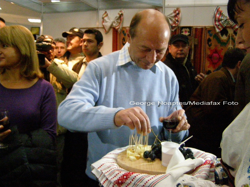 Basescu e nas de... miel! L-a botezat pe "Traienica"