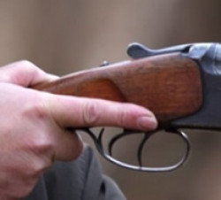 Un barbat si-a impuscat accidental fiul, in timpul unei partide de vanatoare