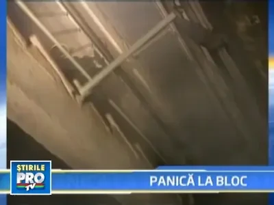 Valuri de foc si fum au cuprins un bloc din Craiova!