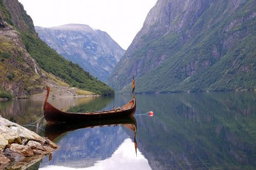 Operatiune de salvare spectaculoasa intr-un fiord din Norvegia!
