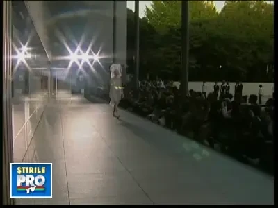 Moda, asa cum o vad japonezii: palarii supradimensionate si mult voal