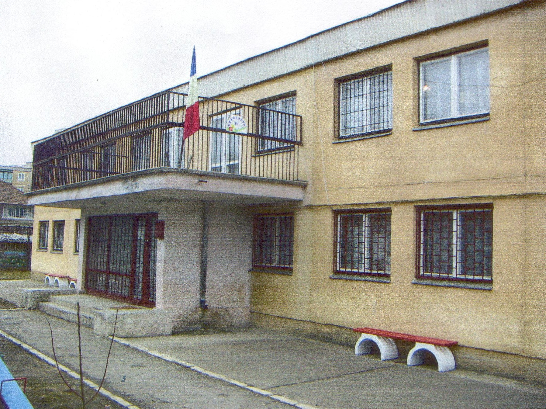 Scolile romanesti sunt prea sarace ca sa-si permita paza copiilor