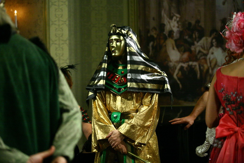 Balul masque de la 1900, un spectacol plin de culoare in" Aniela"!