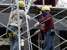 Cel putin sase morti, dupa ce o cladire din Kenya s-a prabusit!