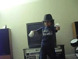 Baby Boogaloo face senzatie pe Internet! Un viitor Michael Jackson?