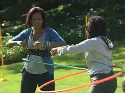 Michelle Obama se pricepe la hula-hoop! Vezi video!