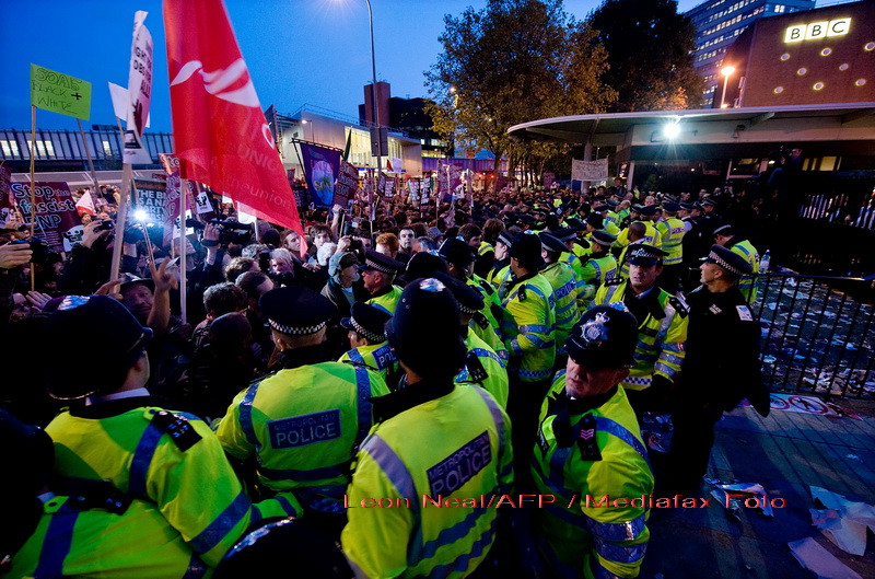 Britanicii au protestat in fata sediului BBC impotriva unui lider politic