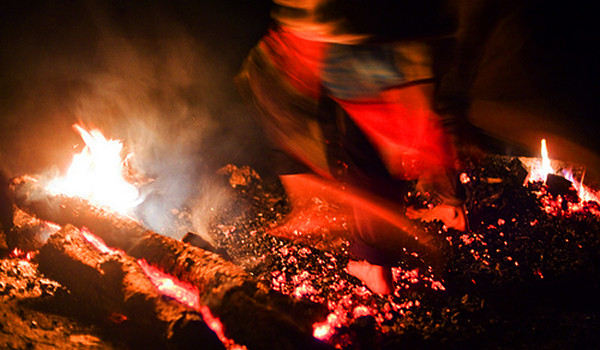 "Au fost incurajati sa mearga pe sticla pisata si sa inghita foc!"