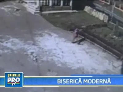 Camerele video instalate intr-o parohie din Suceava tin la distanta hotii!