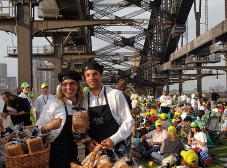 6.000 de oameni au luat micul dejun pe faimosul pod suspendat din Sydney