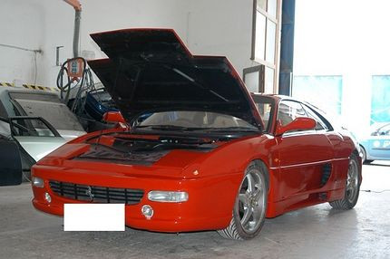 Politistii italieni vor sa distruga un Ferrari Berlinetta 355!!!