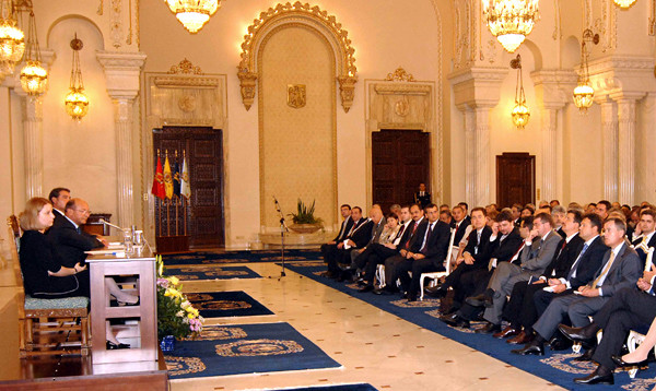 "Misiunea 12 pentru Cotroceni". Runda: "Lupta pe Internet!"