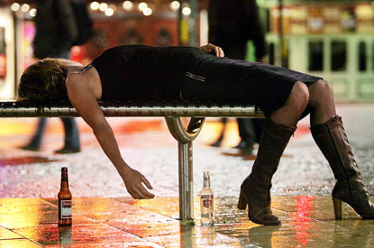 Pretul intrarii intr-o banda criminala: sa fie violate de membrii gruparii