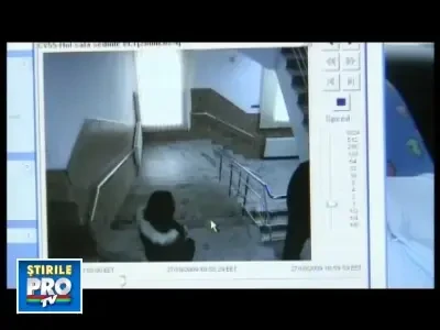 A cazut in cap de la trei metri! Se juca pe o balustrada. VEZI VIDEO