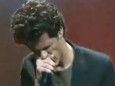 Acorduri de chitara, din corzile vocale! VEZI VIDEO!