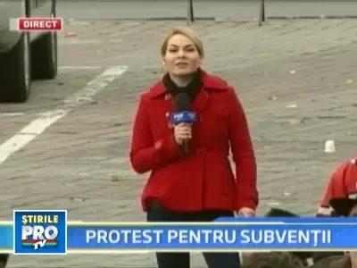 Protest cu imbranceli la Ministerul Agriculturii: fermieri vs. jandarmi