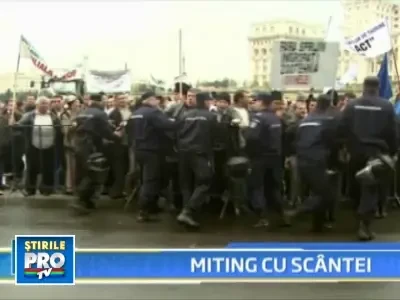Protest cu imbranceli la Ministerul Finantelor: fermieri vs. jandarmi