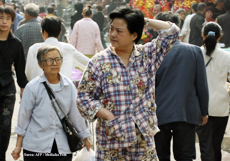 Chinezii din Shanghai, educati sa nu mai poarte pijamale in public!