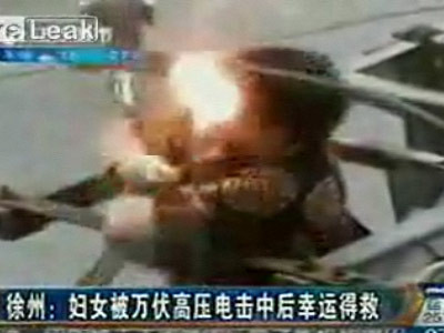 IMAGINI SOCANTE! Momentul in care o femeie se curenteaza la 10.000 de volti