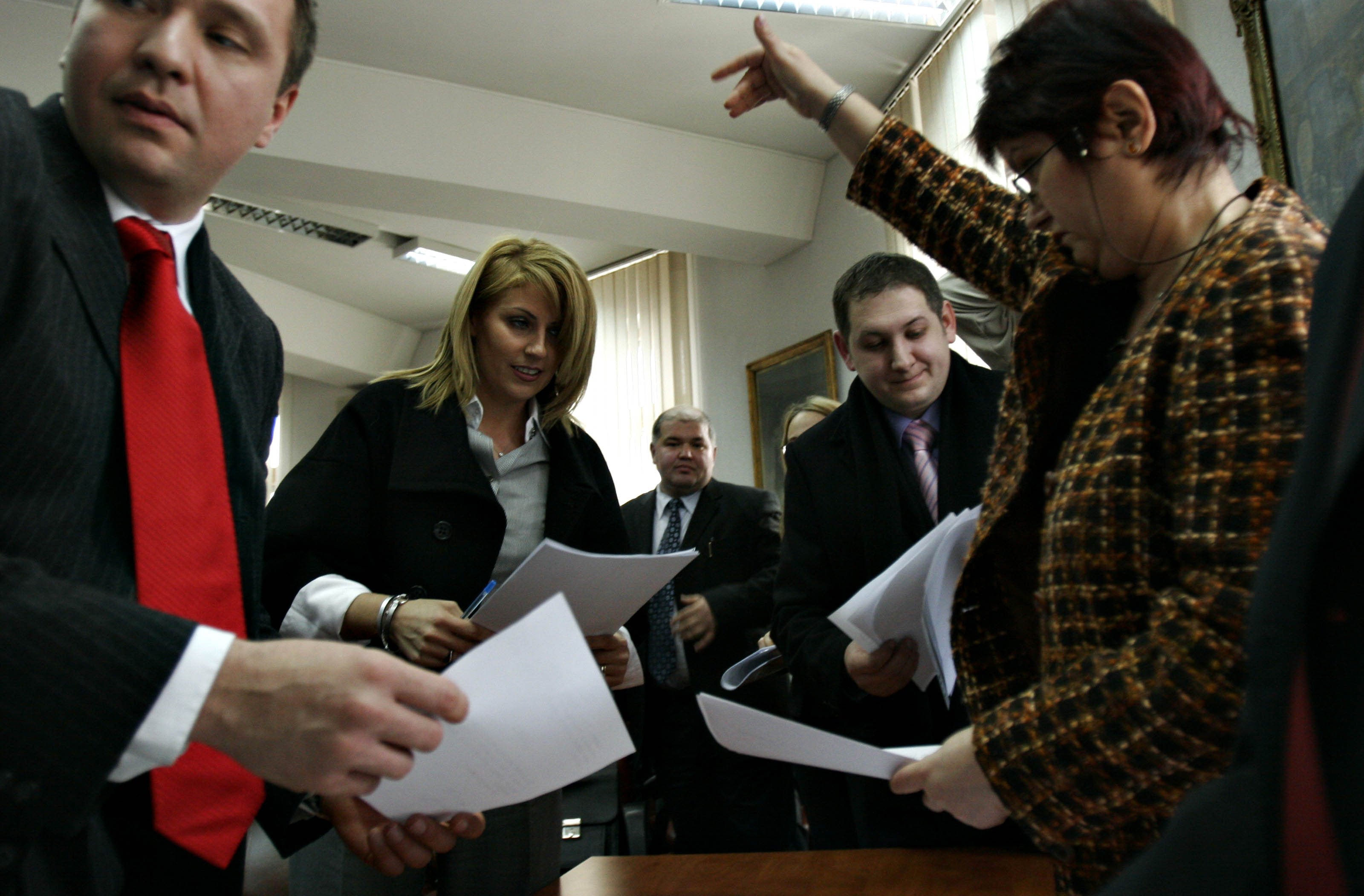 Notarii isi reduc tarifele cu 15%