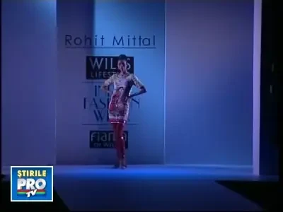 Feminitate si culoare, la Saptamana Modei din India