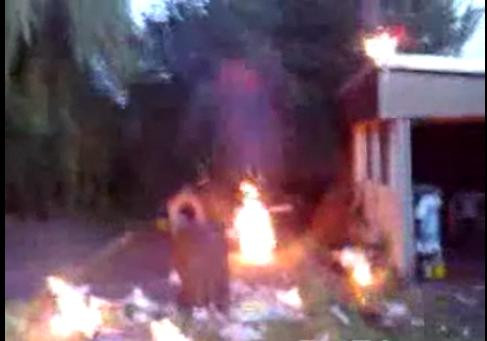 A vrut sa dea foc la hartii, dar i-a explodat tomberonul in fata!VEZI VIDEO