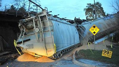 Coliziune puternica intre doua marfare la periferia orasului Chicago