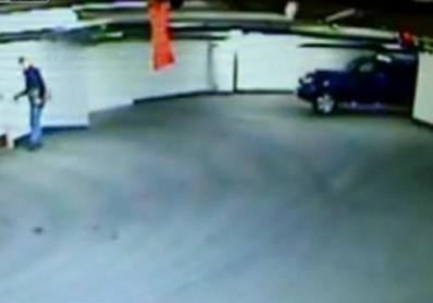 Uite masina cum pleaca singura la plimbare!