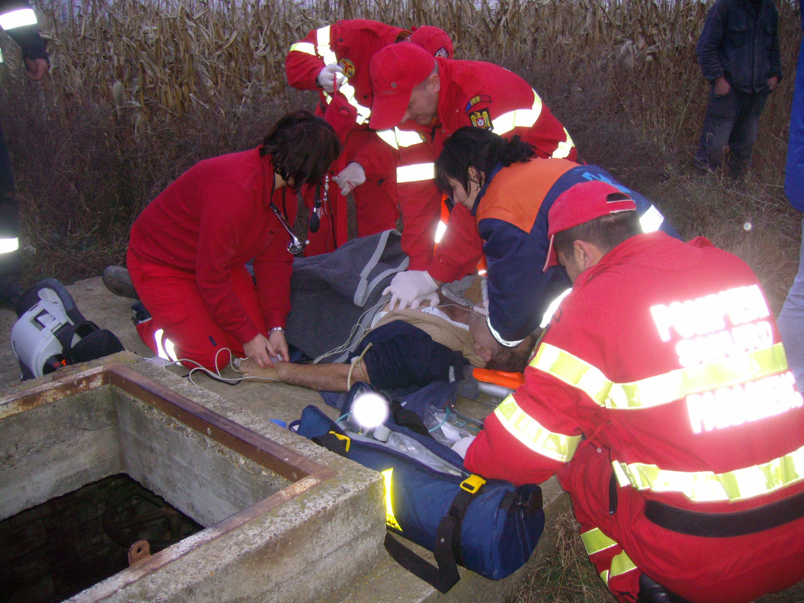 Pentru o mana de bani, a murit ingropat sub tone de pamant!