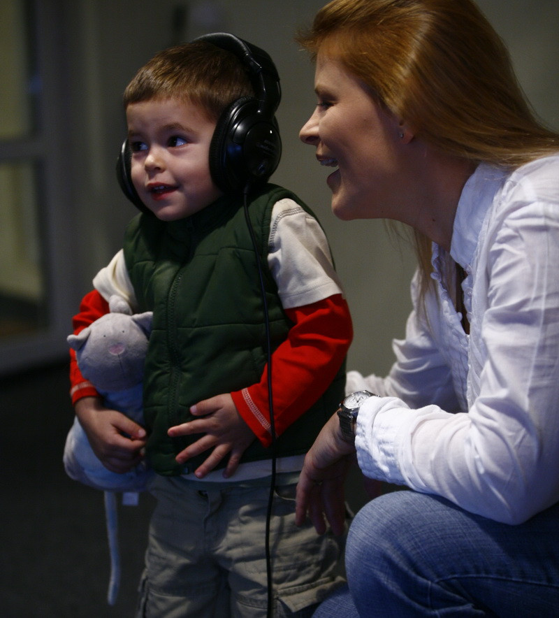 Sanda Ladosi, Madalina Manole si Mihai Georgescu canta pe Cutiuta Muzicala