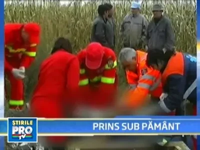 A cazut malul de pamant peste el! A murit la spital!