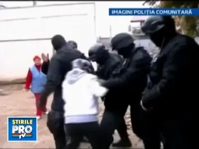 Demolare cu scandal. Garaje puse la pamant sub ochii proprietarilor